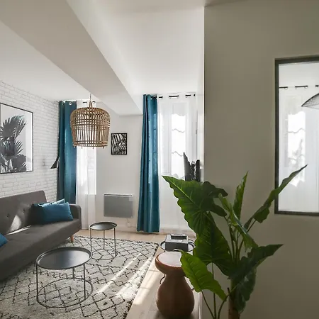 Promenade Bakeries From A Cozy Boho 1 Bedroom Paříž