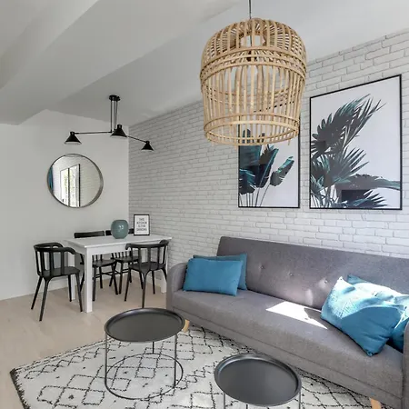 Promenade Bakeries From A Cozy Boho 1 Bedroom דירה