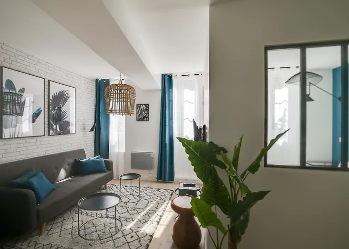 Promenade Bakeries From A Cozy Boho 1 Bedroom 파리