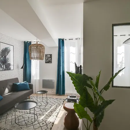 Promenade Bakeries From A Cozy Boho 1 Bedroom Paříž